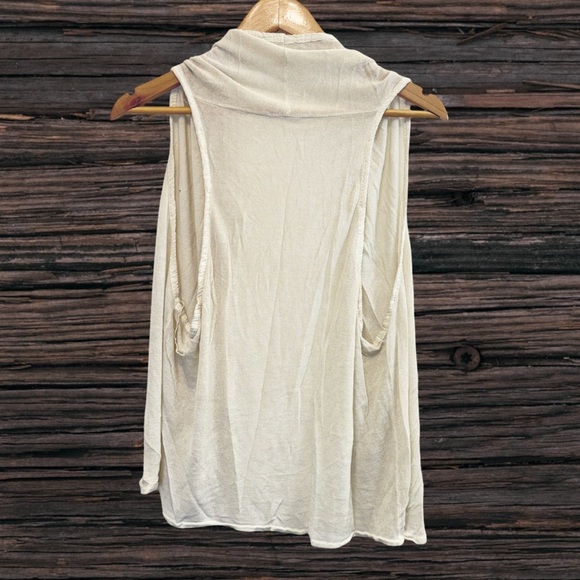 Elegant Cream Sleeveless Cardigan - Picture 2 of 3